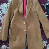 پالتو و بوت قهوه‌ای|کیف، کفش، کمربند|تاکستان, |دیوار