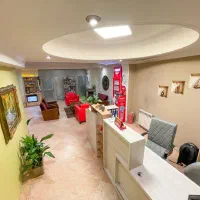 یک اتاق دندان پزشکی همراه با یونیت