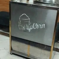 دستگاه ذرت مکزیکی و میز صندلی شیک با پایه فلزی