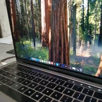 مک بوک پرو 2018 با تاچ بار