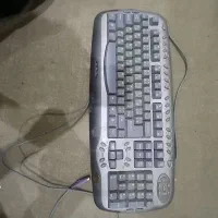 مانیتور کامپیوتر ال‌جی و کیبورد