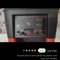 یک اسیپکر نسبتا بزرگ و باند خودرو