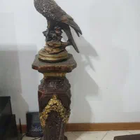 دو عدد مجسمه اسب و عقاب