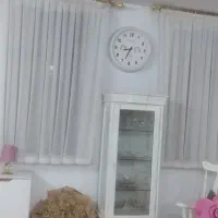 یک جفت پرده.|پرده، رانر، رومیزی|قنوات, |دیوار