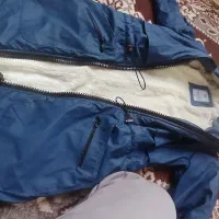 کاپشن|لباس|میانه, |دیوار