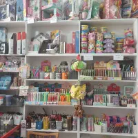 فروشنده لوازم التحریر(خانم)