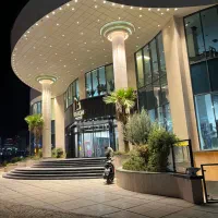 200-متر-اداری-مبله-دید-مستقیم-دریاچه