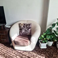 مبل ۷ نفره دست ساز چرم|مبلمان خانگی و میز عسلی|رشت, توشیبا|دیوار