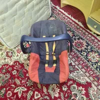 تشک نوجوان کاملا تمیز و نو و کریر نوزاد