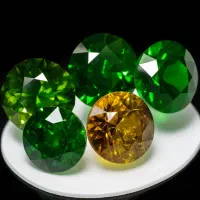 گارنت دمانتوئید سبز