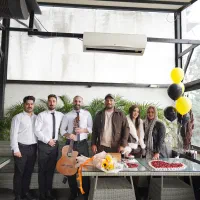 گروه تخصصی سورپرایز تولد سوپرایز سالگرد موزیک زنده