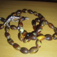 دو عدد تسبیح کهربا مدل سنگی