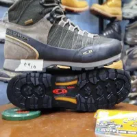 انواع کفش های کوهنوردی خارجی آبکند و در حد آبکند|کوهنوردی و کمپینگ|مشهد, نیزه|دیوار