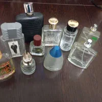 تعدادی چند عدد شیشه عطر خالی،