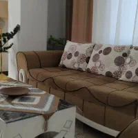 مبل به همراه جلو مبلی و سه عدد میز عسلی در حد نو|مبلمان خانگی و میز عسلی|نوشهر, |دیوار