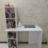 میزتحریر هایگلاس درجه یک همراه باچهارطبقه درحدنوو|میز تحریر و کامپیوتر|مشهد, امیریه|دیوار