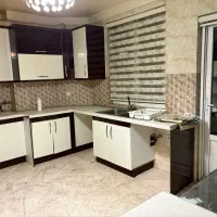 کابینت هایگلاس به همراه سینک و هود و گاز رومیزی