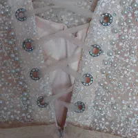 لباس مجلسی|لباس|شهریار, کهنز|دیوار