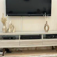 میز تلویزیون MDF. کاملا سالم ۱۶۰ سانتی