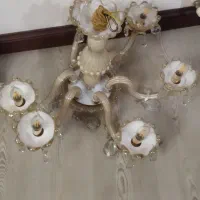 لوستر و میز ناهار خوری