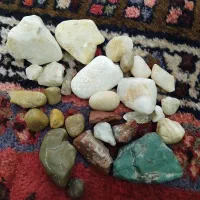 سنگ قیمتی و تزئینی
