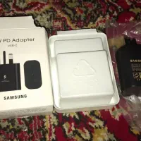 یک عدد شارژر نو