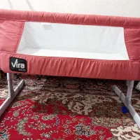 تخت کنار مادر