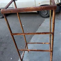 چهارپایه بادوام اهنی