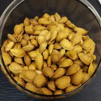 بادام تلخ اصل و ارگانیک و لوبیا قرمز
