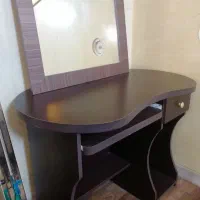 میز کامپیوتر و آینه