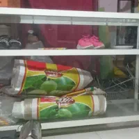 ویترین ایستاده قهوه ای و محکم