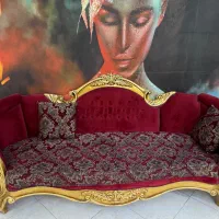کاناپه کلاسیک و اینه کنسول