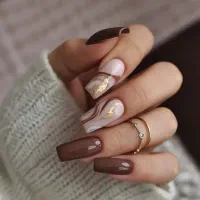 آموزش و خدمات تخصصی کاشت ناخن