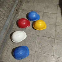 تعدادی کلاه ایمنی
