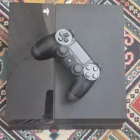 پی اس فور ۴ ۵۰۰ گیگ سالم با دو دسته و یک بازی