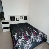 سرویس خواب دونفره در حد آک همراه با دو عدد پاتختی