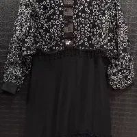 فروش چمدان باچنددست لباس و مانتو همه باهم 950هزار