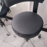 یک عدد صندلی میزکار چرخدار نو