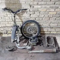 گوشی اپل 5 با مقدار لوازم موتور یاماها و لاکی