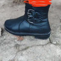 نیم بوت نو بدون پا خور به علت بزرگ بودن سایز|کیف، کفش، کمربند|فومن, |دیوار