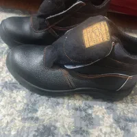کفش ایمنی نو.سایز 44 و ی دست لباس کار نو سایز Xl