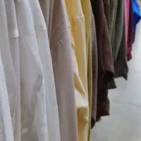 فروشنده اقا و خانم فروشگاه پوشاک زنانه