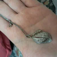 انگشتر و پلاک زنجیر.