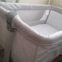 تخت کنار مادر