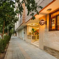 استخدام نیروی رسپشن هتل