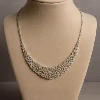 طلا گردنبند فقط ۱۰۰ تومان بالای تابلو کسر نگین|جواهرات|تهران, لاله زار|دیوار