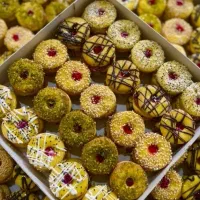 فروشنده قنادی آقا