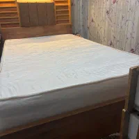 تخت خواب یک و نیم نفره