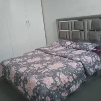 تخت خواب دونفره به همراه پاتختی