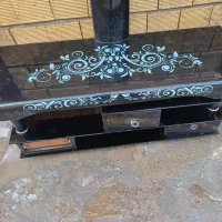 میز تلویزیون سیاه رو ی گل گلی
